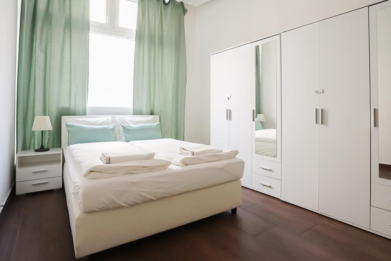 Wonderful Big Apartment Near Yppen Market Bécs Kültér fotó